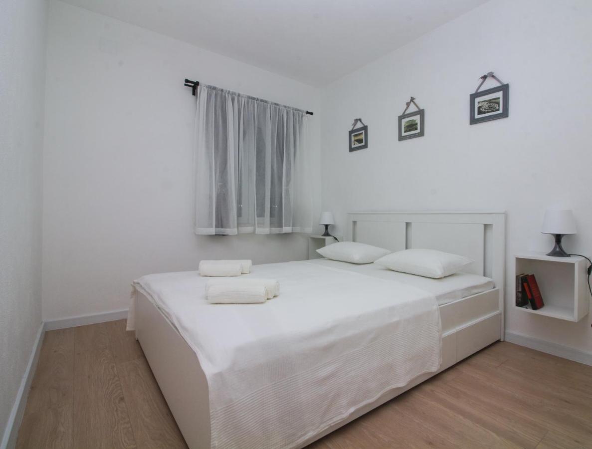 Ghetto Appartement Primošten Buitenkant foto